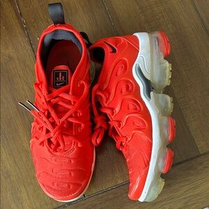 Nike Air VaporMax Plus 'Chile Red' women's size 6.5